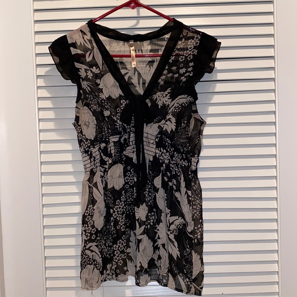 🌻Papaya- Black & White Mesh Babydoll Floral Top M